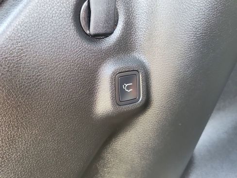 Certified 2023 Jeep Compass Latitude w/ Sun and Sound Group image 17