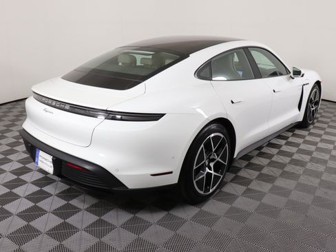 Used 2025 Porsche Taycan image 10