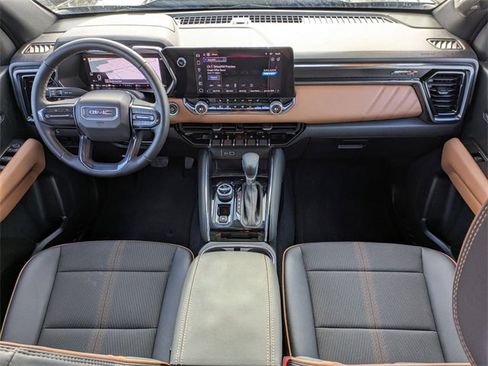 Used 2025 GMC Canyon AT4 image 15
