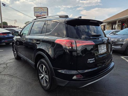 Used 2017 Toyota RAV4 XLE AWD/4WD image 4