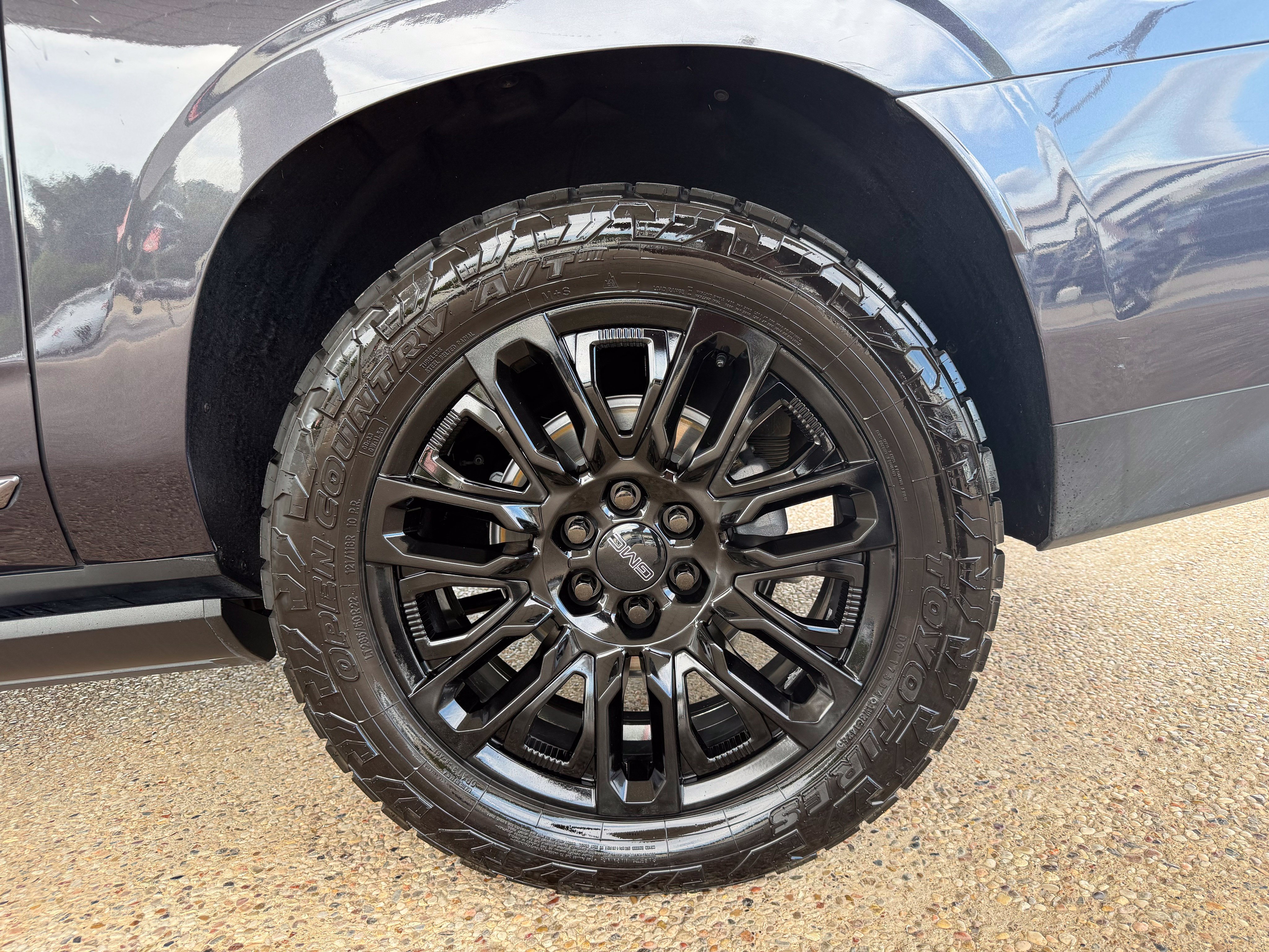 Used 2023 GMC Yukon XL Denali Ultimate AWD/4WD image 16