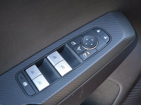 Used 2023 Mitsubishi Outlander SE image 8