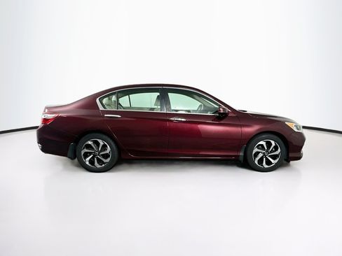 Used 2017 Honda Accord EX image 10
