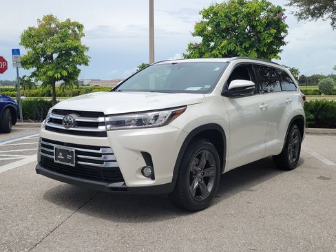 Used 2018 Toyota Highlander Limited Platinum FWD image 8