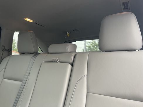 Used 2015 Toyota Highlander XLE AWD/4WD image 10