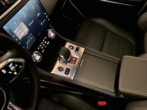 Certified 2025 Jaguar F-PACE R-Dynamic S image 19