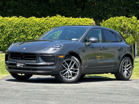 Certified 2025 Porsche Macan AWD/4WD image 1
