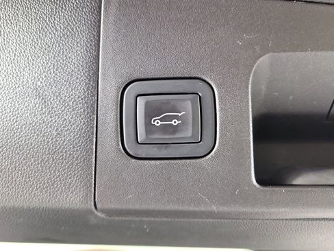 Used 2018 Cadillac XT5 FWD image 9