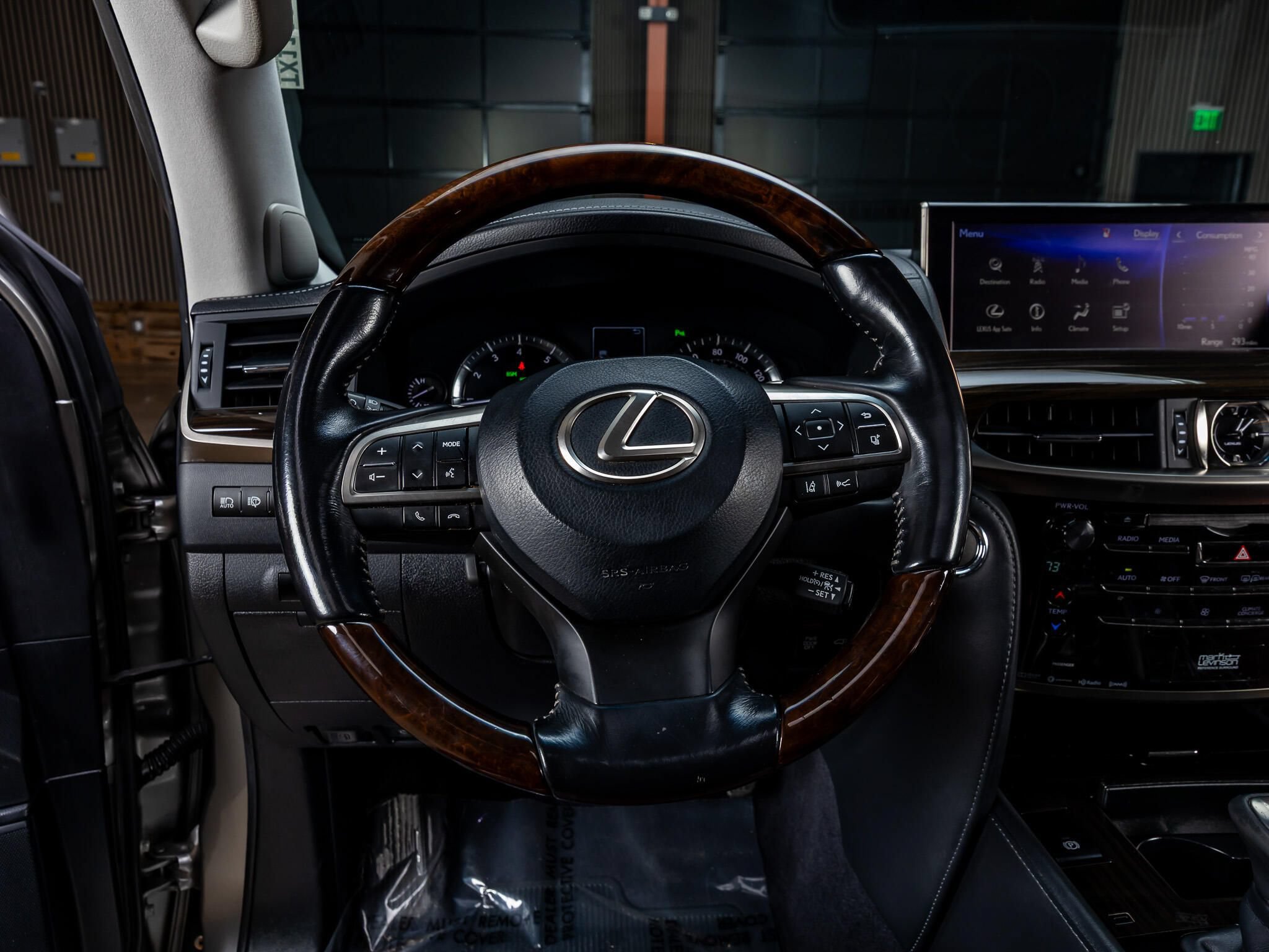 Used 2017 Lexus LX 570 4WD image 16