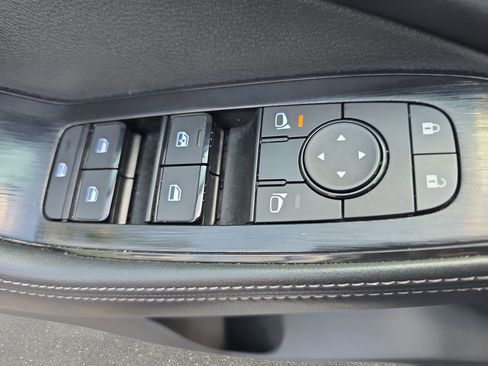 Used 2025 Nissan Rogue SV FWD image 27