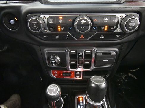 Used 2021 Jeep Gladiator Rubicon AWD/4WD image 26