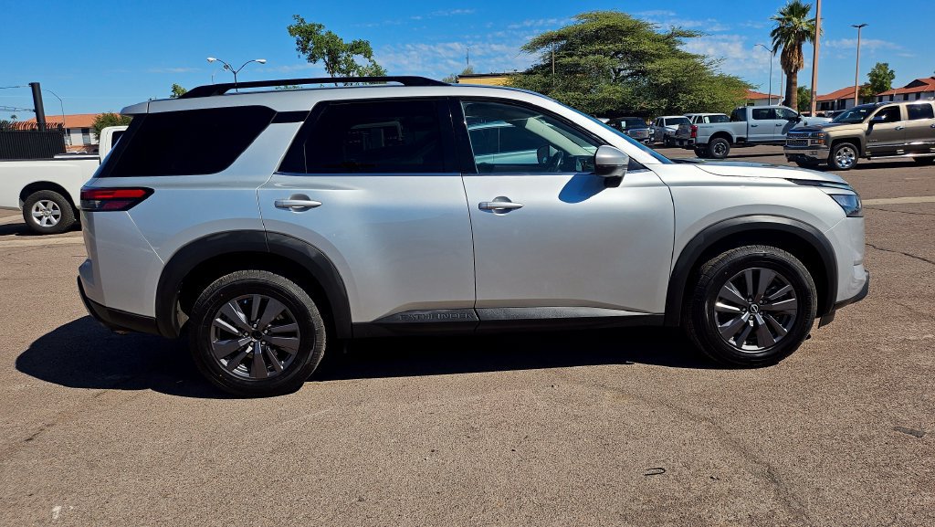 Used 2023 Nissan Pathfinder SV AWD/4WD image 12