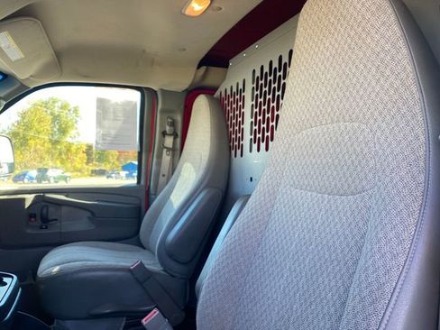 Used 2015 GMC Savana 3500 Extended image 13