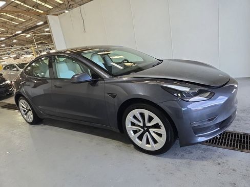 Used 2023 Tesla Model 3 Standard Range image 3