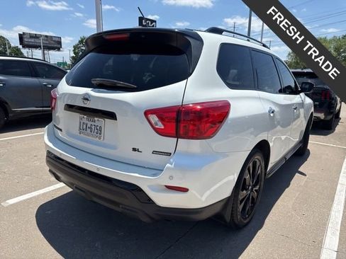 Used 2018 Nissan Pathfinder SL w/ Midnight Edition Package FWD image 4