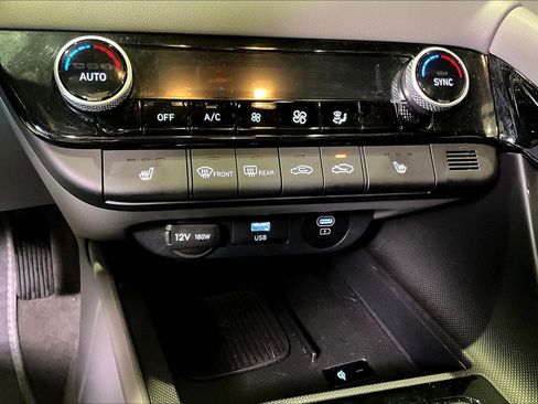 Used 2025 Hyundai Elantra SEL image 15