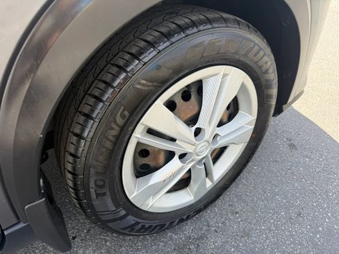Used 2021 Nissan Kicks S FWD image 27