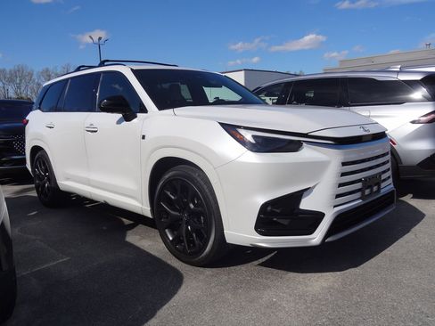 Used 2024 Lexus TX 500h AWD w/ Technology Package image 2