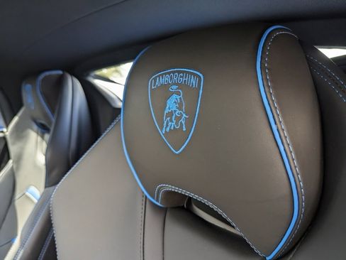 Used 2024 Lamborghini Huracan EVO image 26