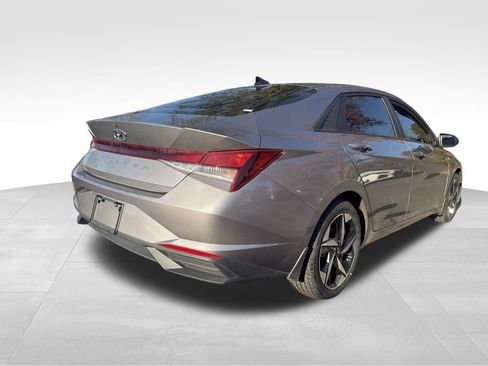 Used 2023 Hyundai Elantra SEL w/ Convenience Package image 5