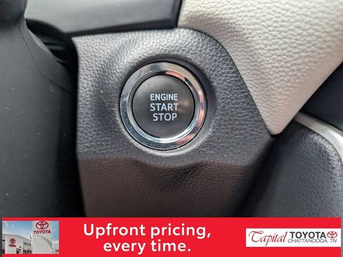 Used 2025 Toyota RAV4 XLE FWD image 21