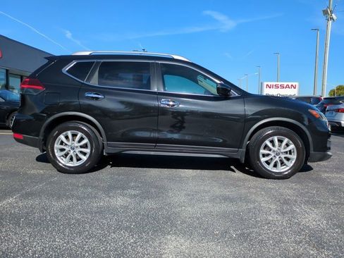 Used 2019 Nissan Rogue SV image 3