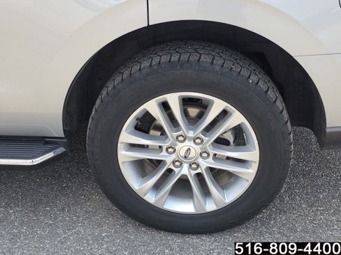 Used 2023 Ford Expedition XLT AWD/4WD image 11