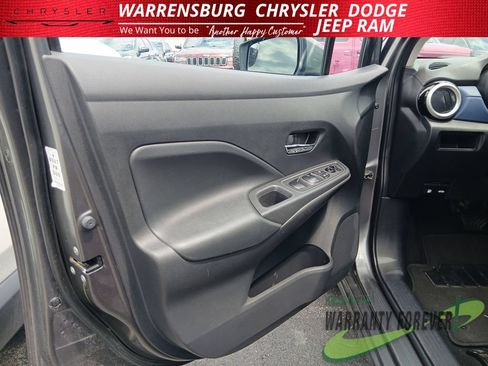 Used 2024 Nissan Versa SV FWD image 10