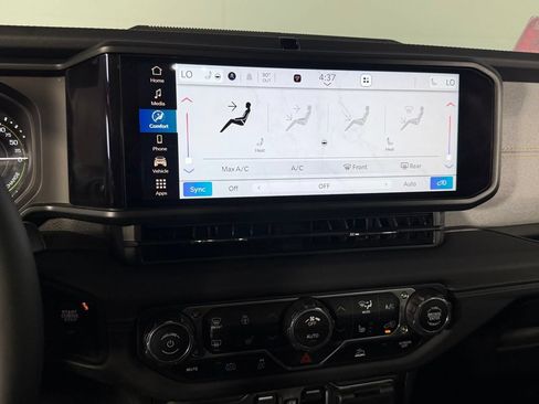 Used 2025 Jeep Wrangler Unlimited Sahara AWD/4WD image 18
