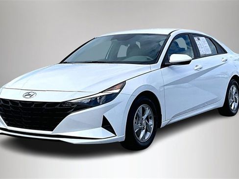 Used 2022 Hyundai Elantra SE w/ Preferred Accessory Package image 2