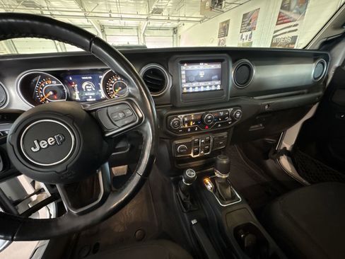 Used 2021 Jeep Gladiator Willys image 11