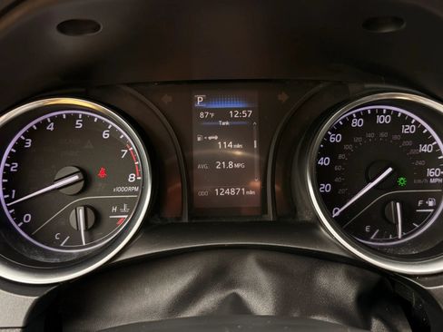 Used 2020 Toyota Camry SE FWD image 18