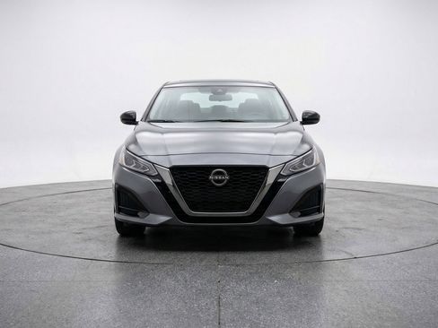 Used 2025 Nissan Altima 2.5 SV image 2