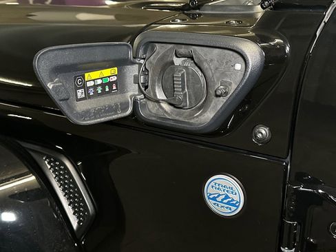 Used 2021 Jeep Wrangler Unlimited Sahara w/ Cold Weather Group image 17