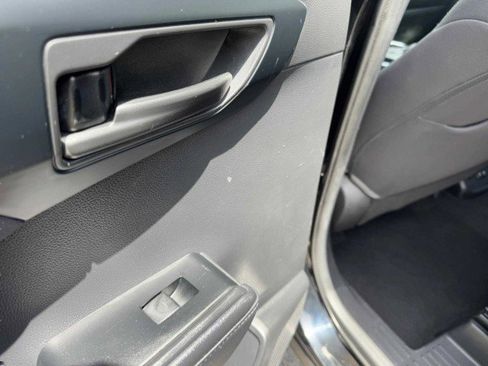 Used 2020 Toyota Highlander L image 41