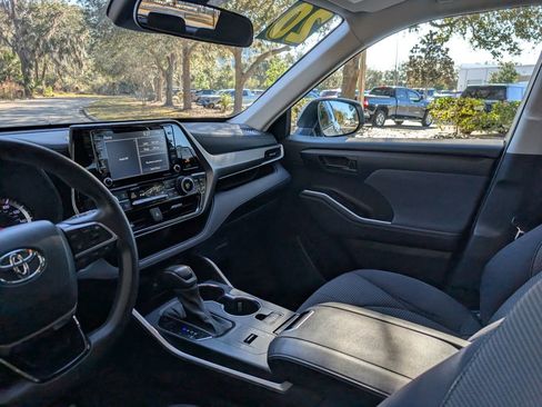 Used 2020 Toyota Highlander L image 13
