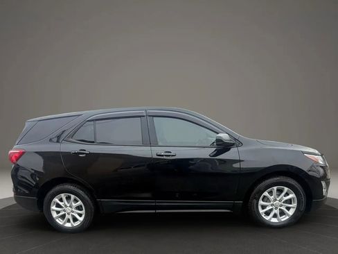 Used 2019 Chevrolet Equinox LS w/ LS Convenience Package FWD image 4