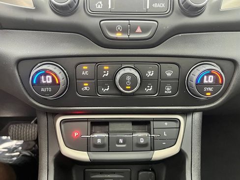 Used 2024 GMC Terrain Denali w/ Denali Premium Package AWD/4WD image 29