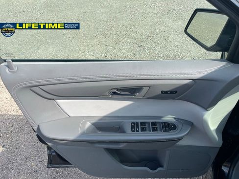 Used 2017 GMC Acadia Limited SLT image 18