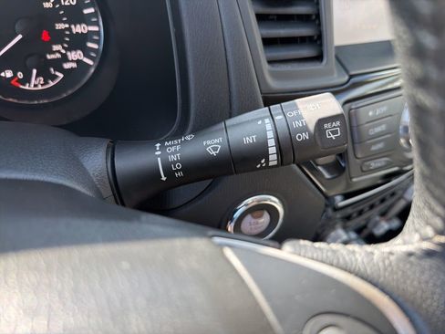 Used 2019 Nissan Pathfinder SV FWD image 31