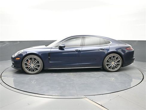 Used 2018 Porsche Panamera 4S image 2