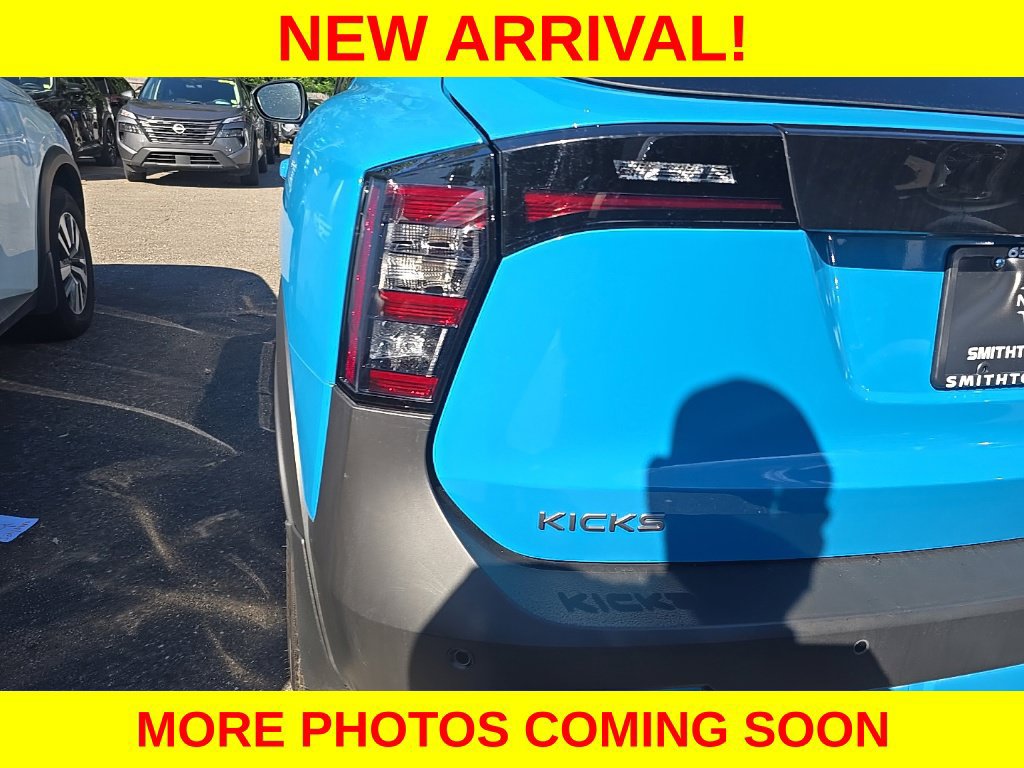 Used 2025 Nissan Kicks SR AWD/4WD image 11