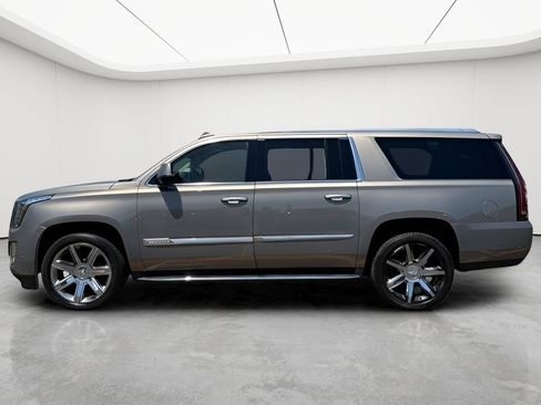 Used 2017 Cadillac Escalade ESV Luxury AWD/4WD image 5