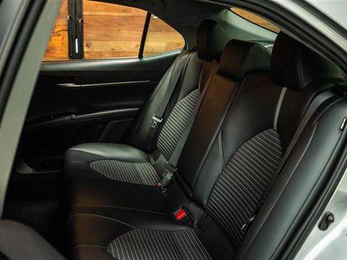 Used 2020 Toyota Camry SE w/ Carpet Mat Package FWD image 10