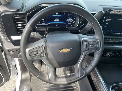 Used 2025 Chevrolet Silverado 2500 LTZ w/ LTZ Convenience Package AWD/4WD image 16