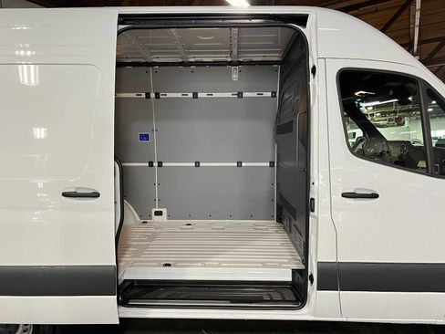 Used 2025 Mercedes-Benz Sprinter 2500 image 13