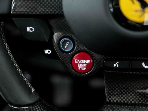 Used 2018 Ferrari 812 Superfast RWD image 73