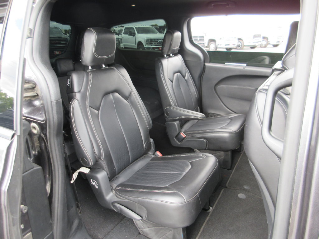 Used 2023 Chrysler Pacifica Touring-L w/ S Appearance Package FWD image 23