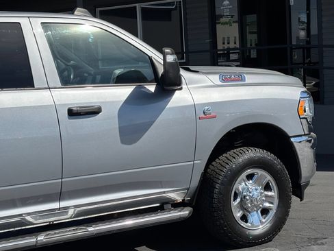 Used 2024 RAM 3500 Tradesman w/ Chrome Appearance Group AWD/4WD image 4