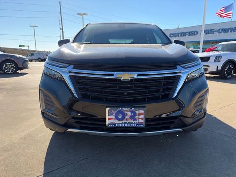 Used 2023 Chevrolet Equinox LT image 2
